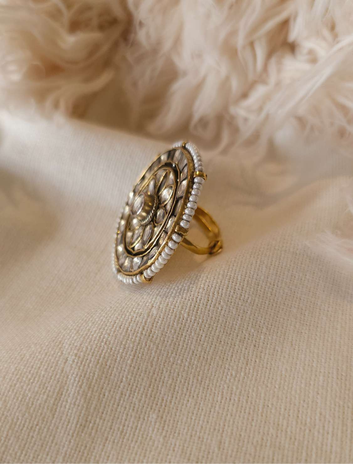 Round cocktail ring