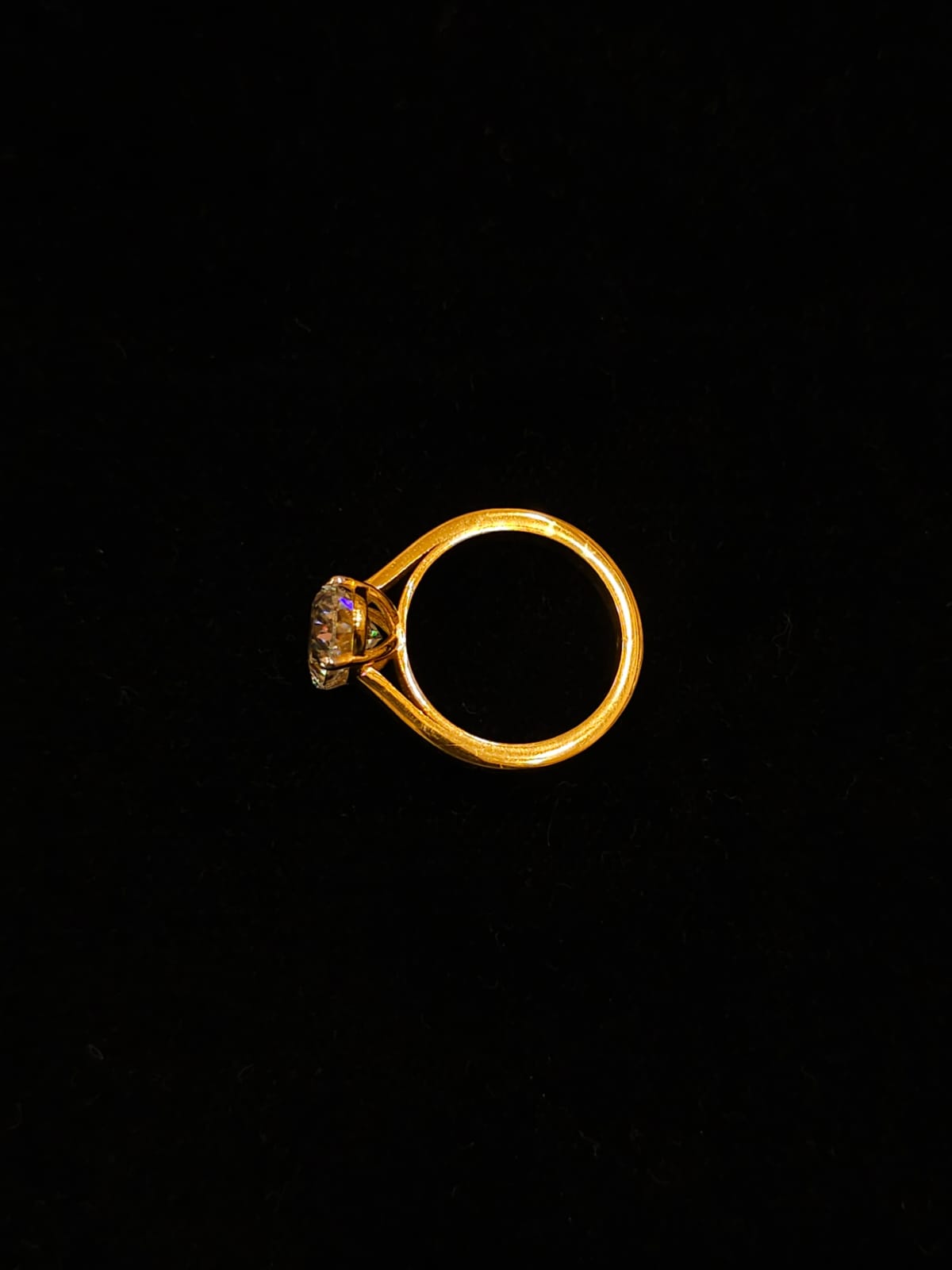 Oval moissanite diamond ring