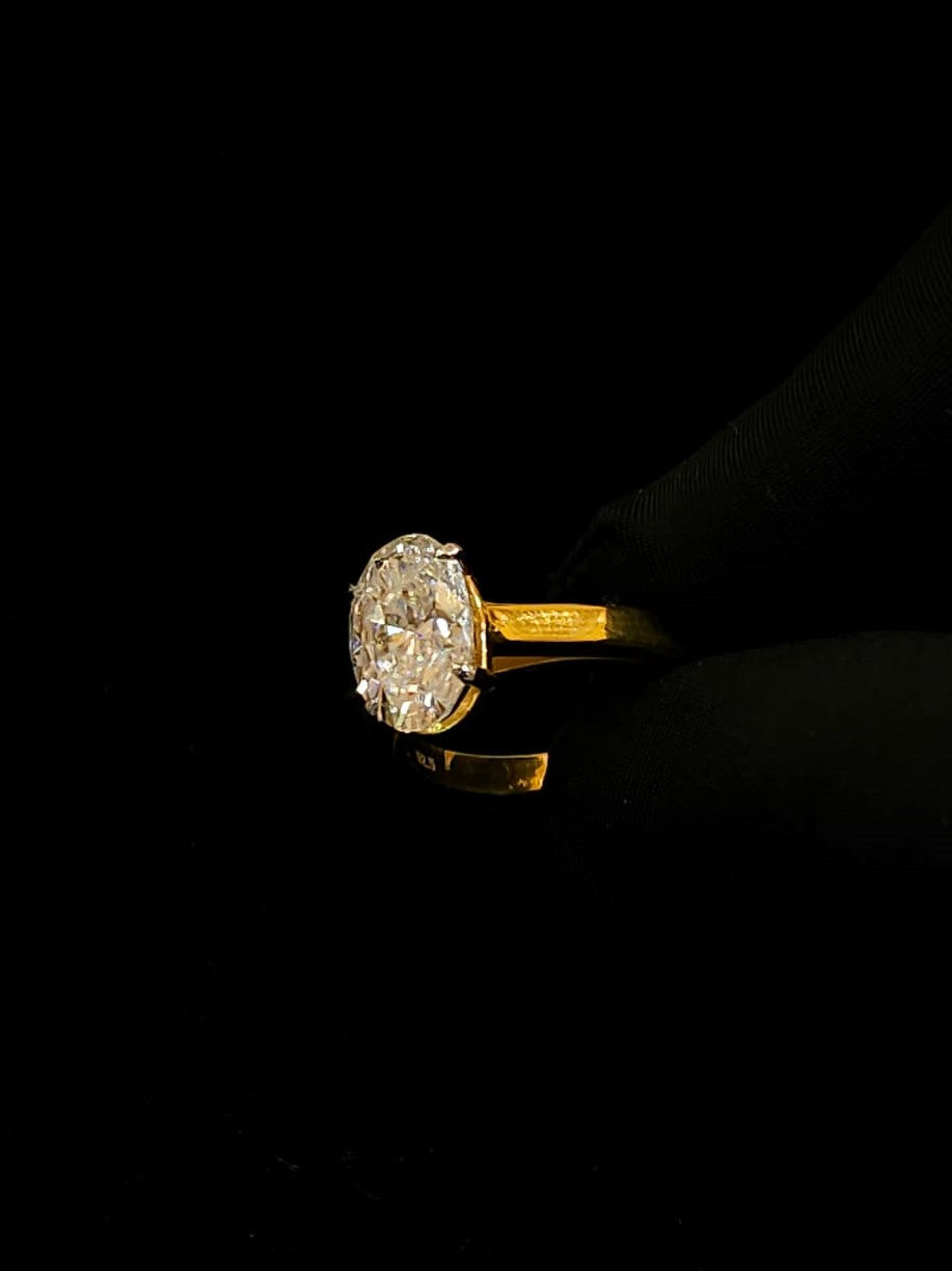 Oval moissanite diamond ring