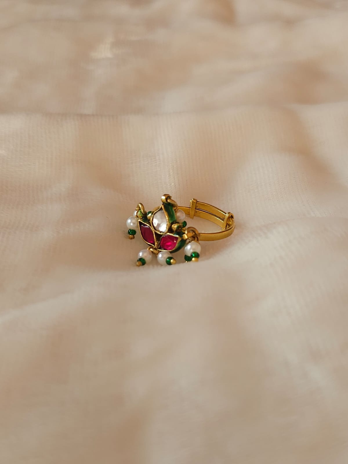 Manik-maya ring