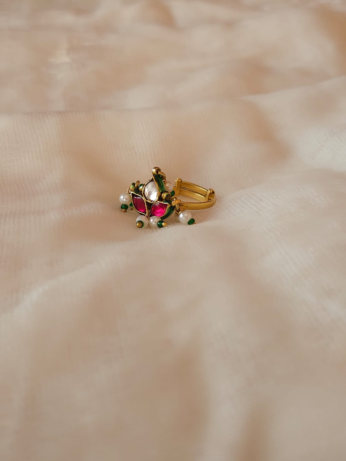 Manik-maya ring