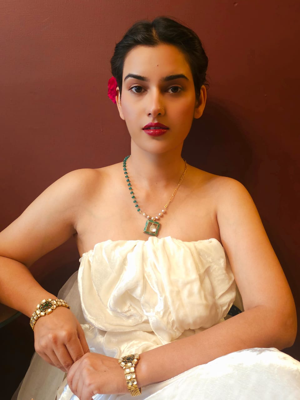 The third gate onyx necklace