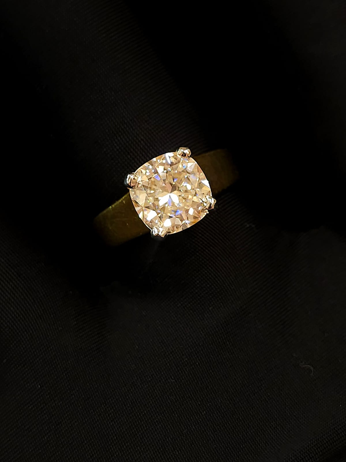 Cushion moissanite diamond ring