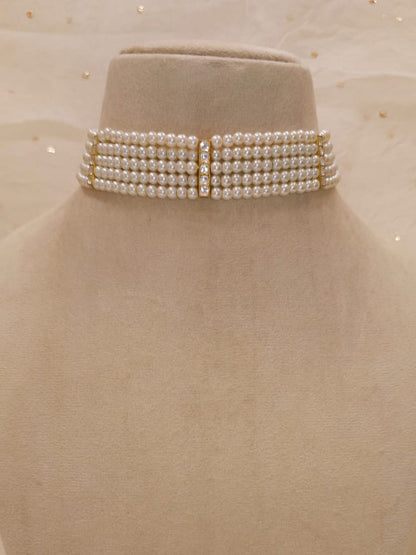 La luna pearl choker