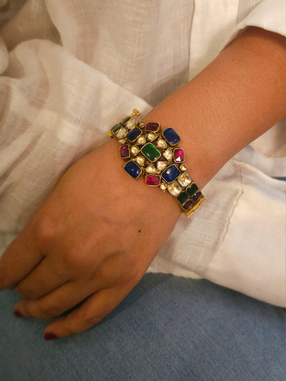 Tripolia antique oval bangle
