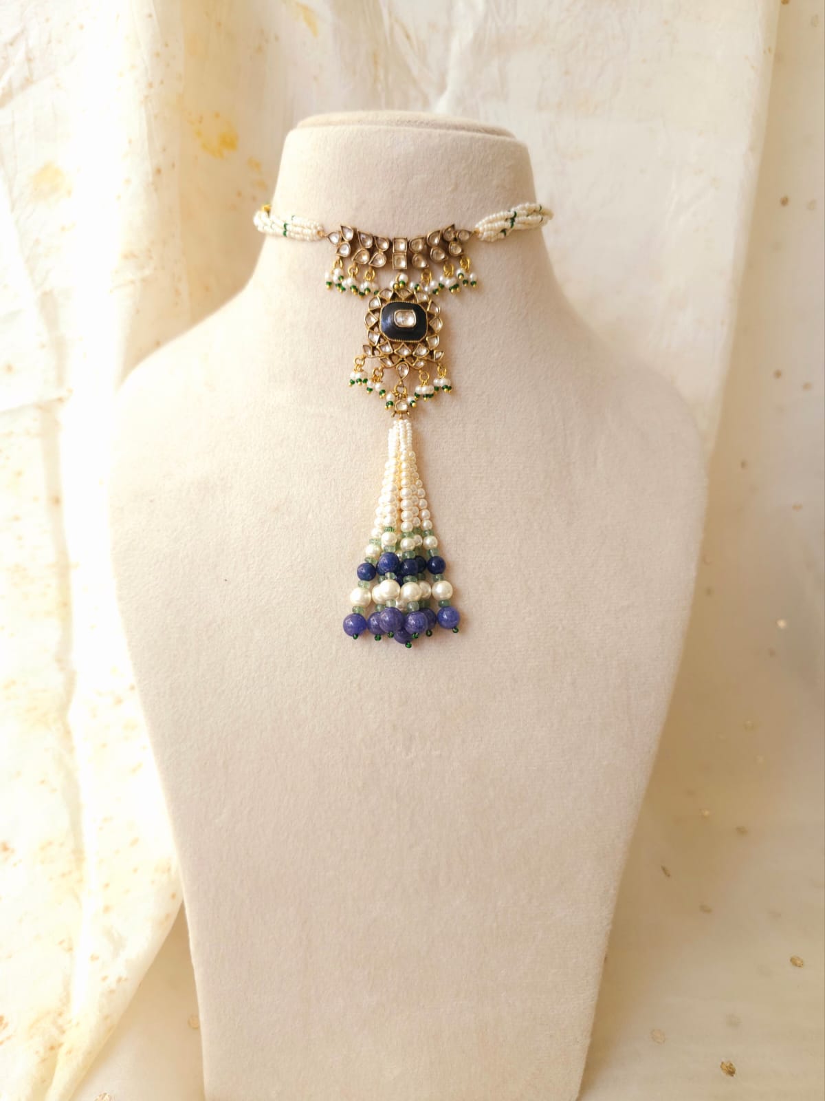 Dark flirty tassel necklace