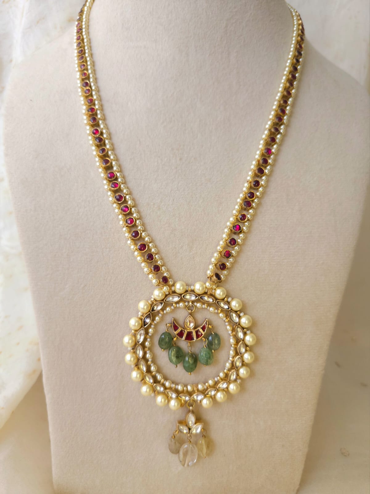 Vintage emerald necklace