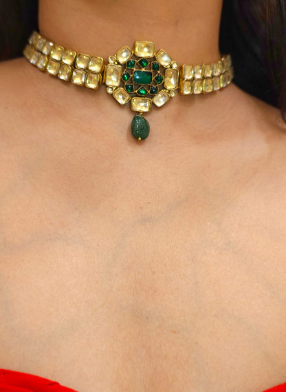 The green gate choker