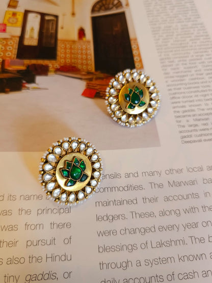 Paan kamal studs