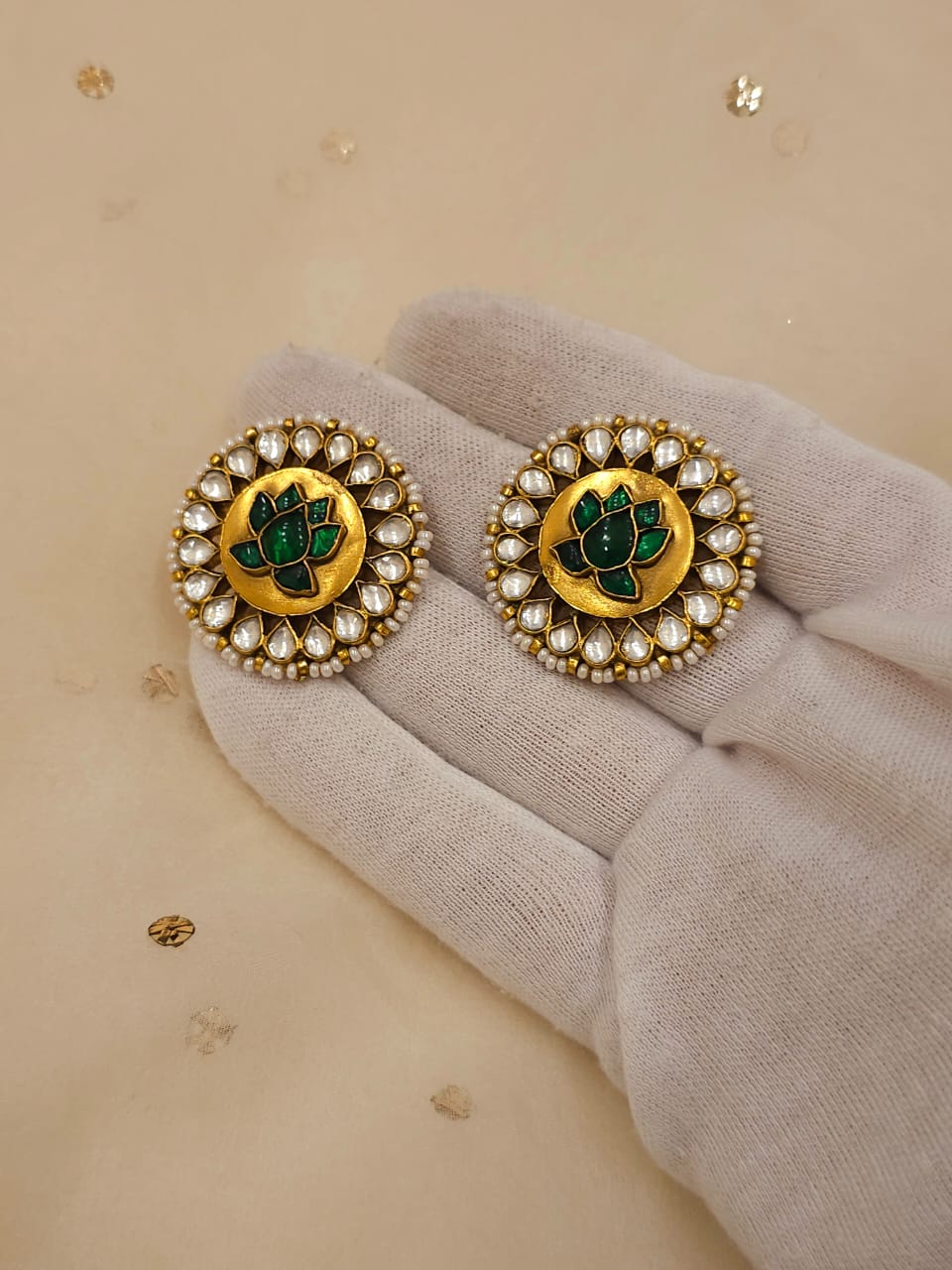 Paan kamal studs