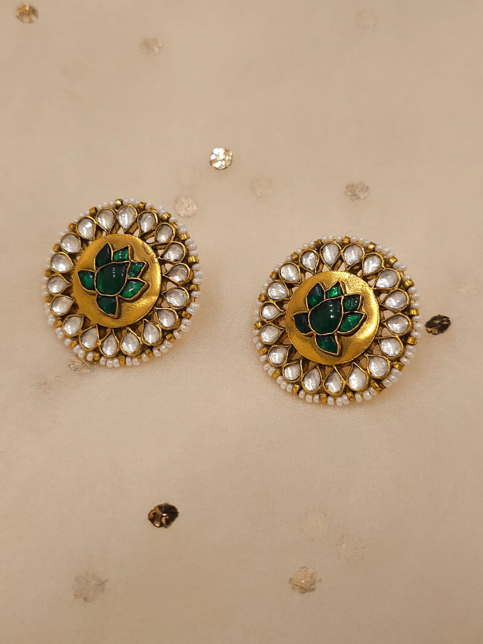 Paan kamal studs