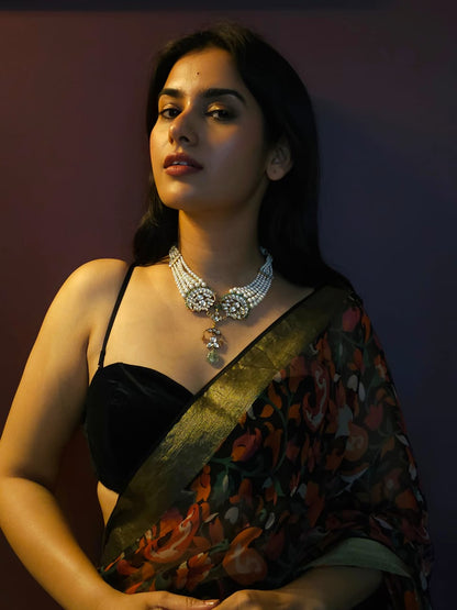Vijada flexible pearl necklace