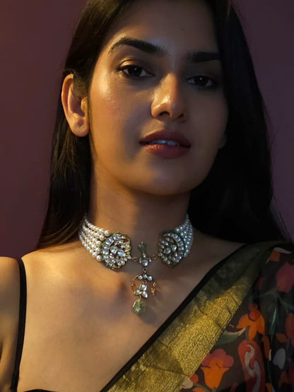 Vijada flexible pearl necklace