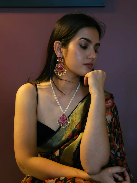 Rudra-pushpa pendant necklace