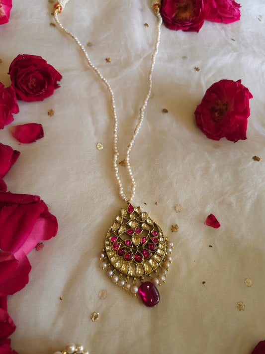 Rakta kamal pendant necklace