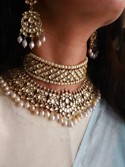 The galta gate sleek choker