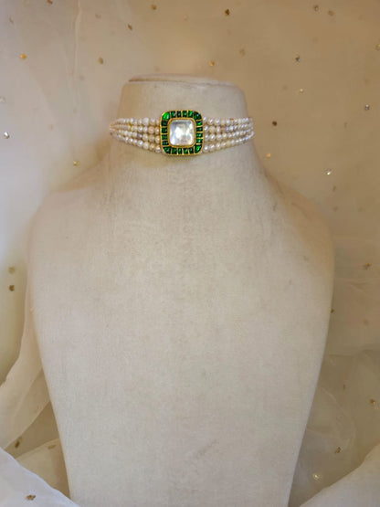 Marshmallow pillow pearl choker