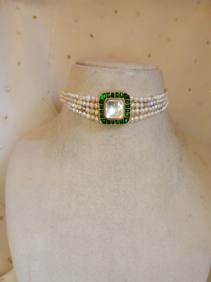 Marshmallow pillow pearl choker