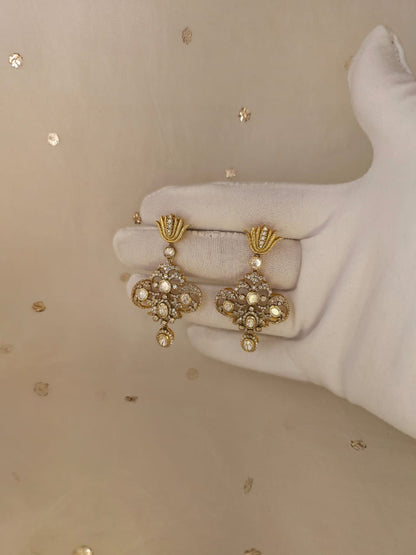Morris lily silver earrings