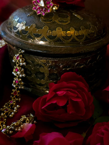 Manik-maya ear chain