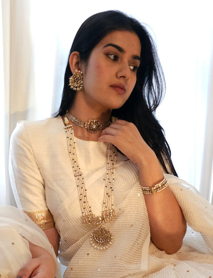 Golden belle ecru necklace