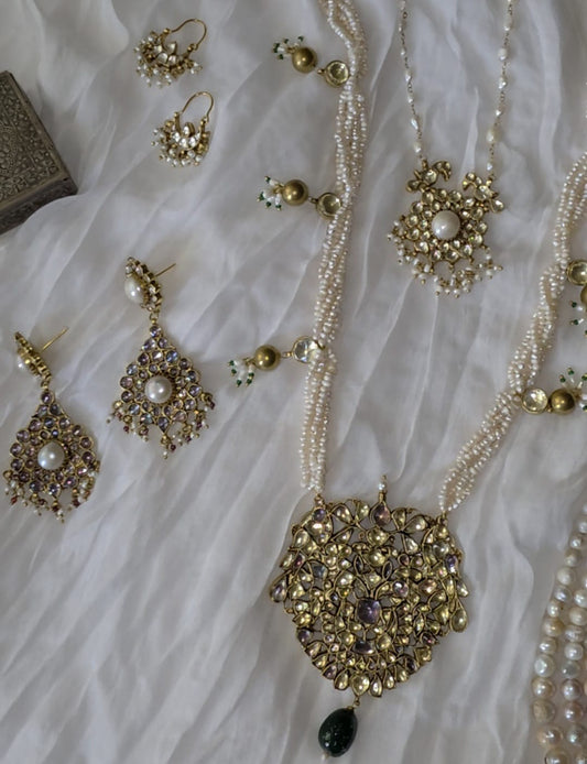 Sandhya jhanki queen necklace
