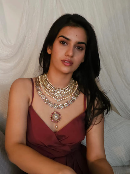 Queen of 19th century alloy necklace
