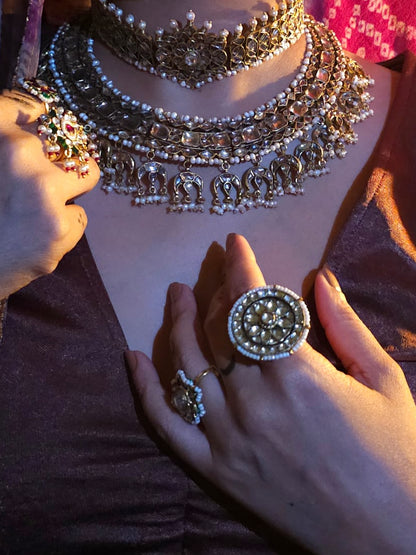 Round cocktail ring