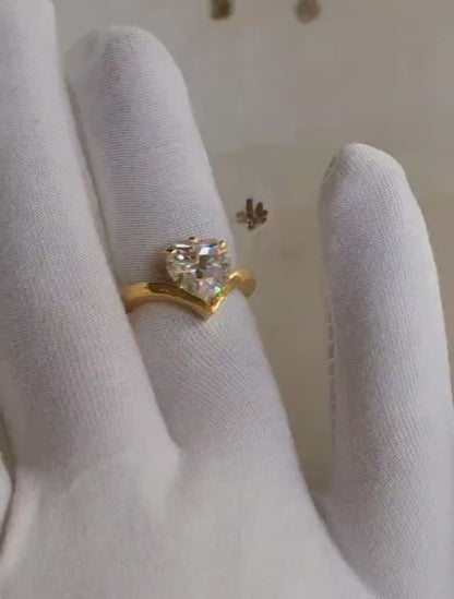 Heart shape moissanite diamond ring