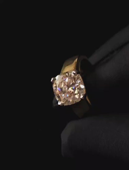 Cushion moissanite diamond ring