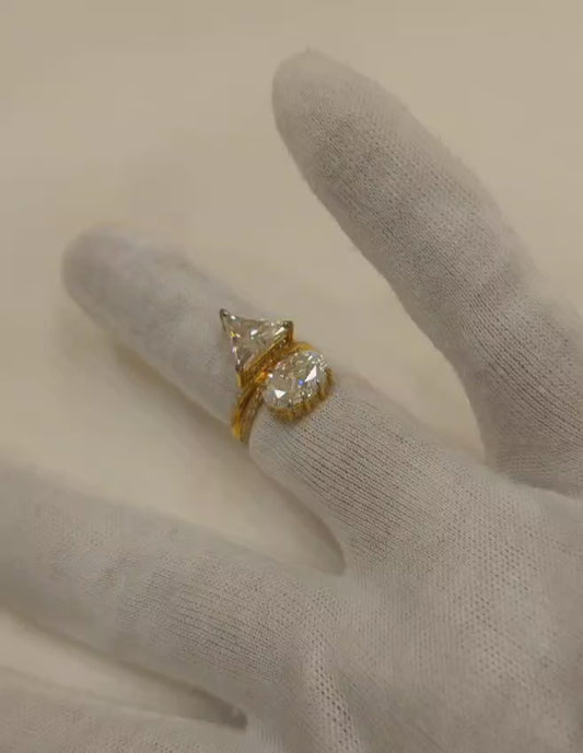 Oval moissanite diamond ring