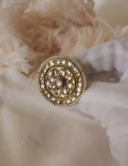 Round cocktail ring