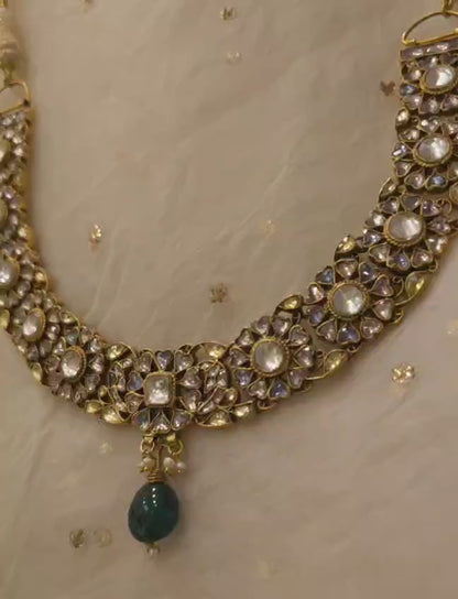 Queen Ayesha sleek necklace