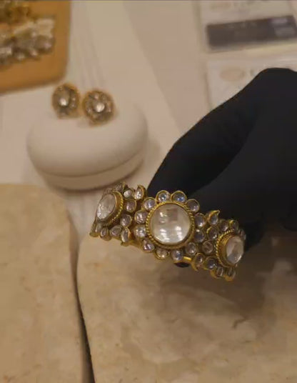 Queen Ayesha oval bangle