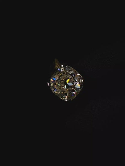 Cushion moissanite diamond ring