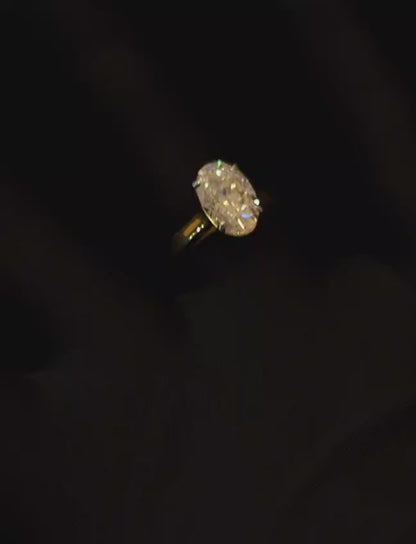 Oval moissanite diamond ring