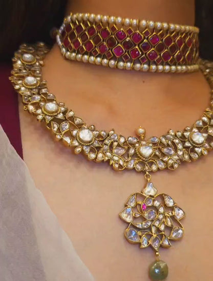 Pepper queen antique necklace